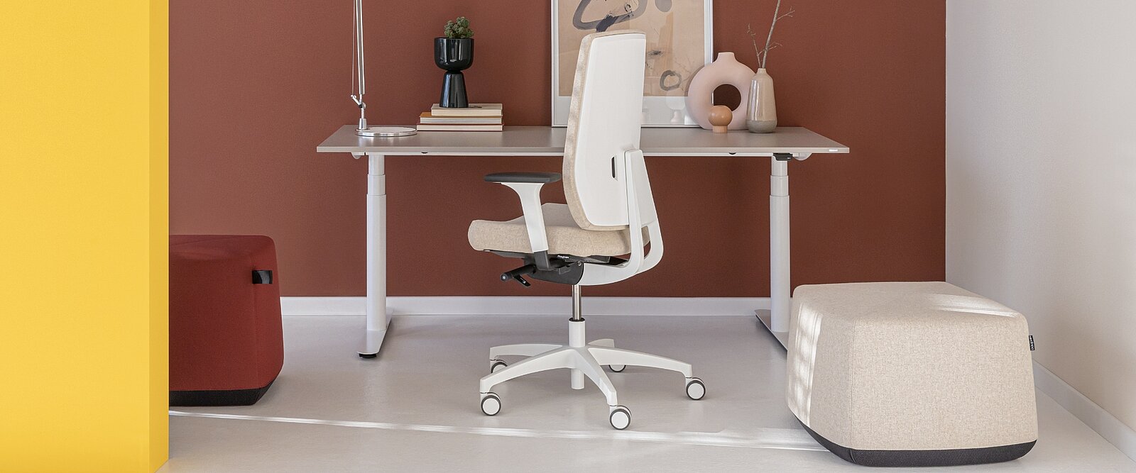 Los pufs Allora también encajan a la perfección en la oficina de casa.